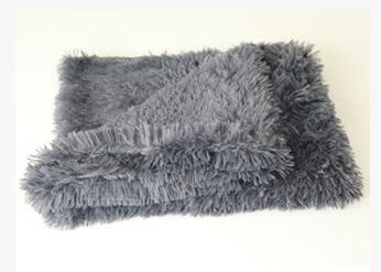 Kuscheldecke für Hunde & Katzen – Weicher Plüsch, maschinenwaschbar